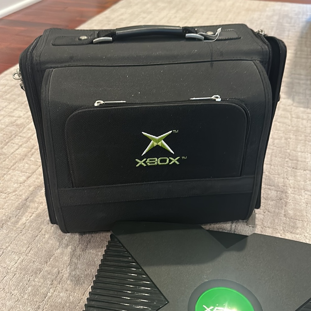 Xbox Console with Green Logo - Picture 2 of 6